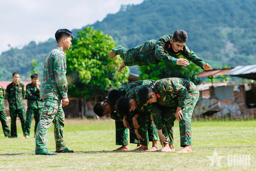 Bộ đội Trinh sát cơ giới tỉnh Tây Ninh rèn bản lĩnh, luyện kỹ năng